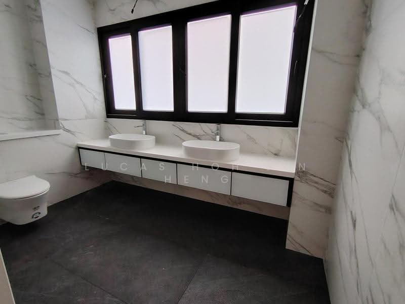 Kismis place, Kismis place, Clementi Park / Upper Bukit Timah, 8 Bedrooms, 9,300 sqft, Semi-Detached House For Sale, by Lucas Hoh Jin Heng, 500272134 - Bathroom - PropertyGuru.com.sg