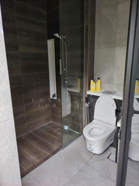 Kismis place, Kismis place, Clementi Park / Upper Bukit Timah, 8 Bedrooms, 9,300 sqft, Semi-Detached House For Sale, by Lucas Hoh Jin Heng, 500272134 - Bathroom - PropertyGuru.com.sg