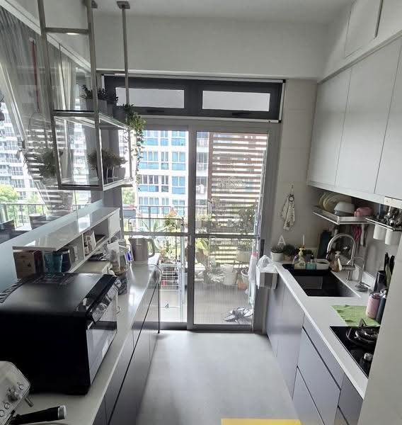 Q Bay Residences, 1 Tampines Street 86, Pasir Ris / Tampines, 4 Bedrooms, 1,440 sqft, Condominium For Sale, by Roland Tai, 500272138 - Kitchen - PropertyGuru.com.sg