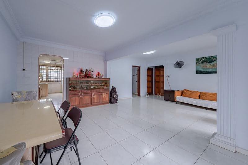 436 Fajar Road, 436 Fajar Road, Dairy Farm / Bukit Panjang / Choa Chu Kang, 3 Bedrooms, 1,302 sqft, HDB Flat For Sale, by Mark Tan, 500272142 - Living Room - PropertyGuru.com.sg