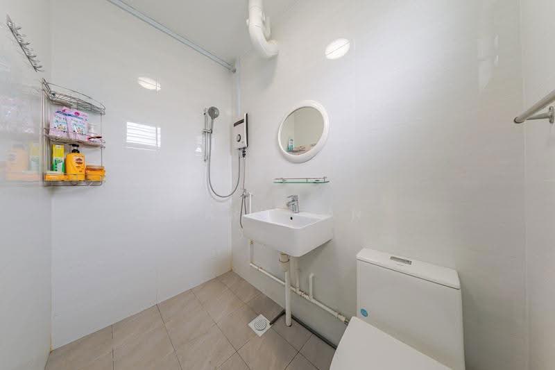 436 Fajar Road, 436 Fajar Road, Dairy Farm / Bukit Panjang / Choa Chu Kang, 3 Bedrooms, 1,302 sqft, HDB Flat For Sale, by Mark Tan, 500272142 - Bathroom - PropertyGuru.com.sg