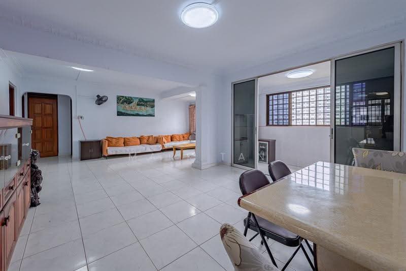 436 Fajar Road, 436 Fajar Road, Dairy Farm / Bukit Panjang / Choa Chu Kang, 3 Bedrooms, 1,302 sqft, HDB Flat For Sale, by Mark Tan, 500272142 - Living Room - PropertyGuru.com.sg