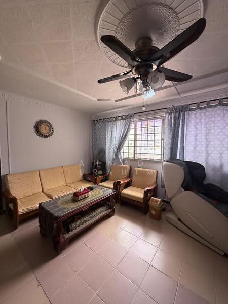 406 Tampines Street 41, 406 Tampines Street 41, Pasir Ris / Tampines, 3 Bedrooms, 957 sqft, HDB Flat For Sale, by Ahmad Ibrahim, 500272161 - Living Room - PropertyGuru.com.sg