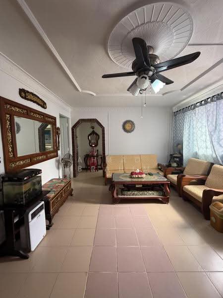 406 Tampines Street 41, 406 Tampines Street 41, Pasir Ris / Tampines, 3 Bedrooms, 957 sqft, HDB Flat For Sale, by Ahmad Ibrahim, 500272161 - Living Room - PropertyGuru.com.sg