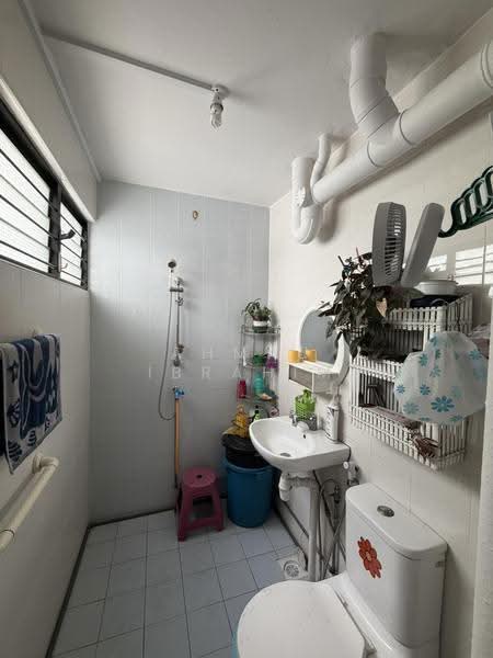 406 Tampines Street 41, 406 Tampines Street 41, Pasir Ris / Tampines, 3 Bedrooms, 957 sqft, HDB Flat For Sale, by Ahmad Ibrahim, 500272161 - Bathroom - PropertyGuru.com.sg