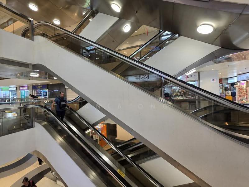 Peninsula Plaza, 111 North Bridge Road, City Hall / Clarke Quay, 2,454 sqft, Other Retail For Sale, by Tania Ong, 500272165 - Interior - CommercialGuru.com.sg
