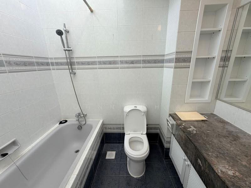 Siglap Center, 55 Siglap Road, East Coast / Marine Parade, 3 Bedrooms, 1,290 sqft, Apartment For Rent, by Johnny Chia, 500272169 - Bathroom - PropertyGuru.com.sg