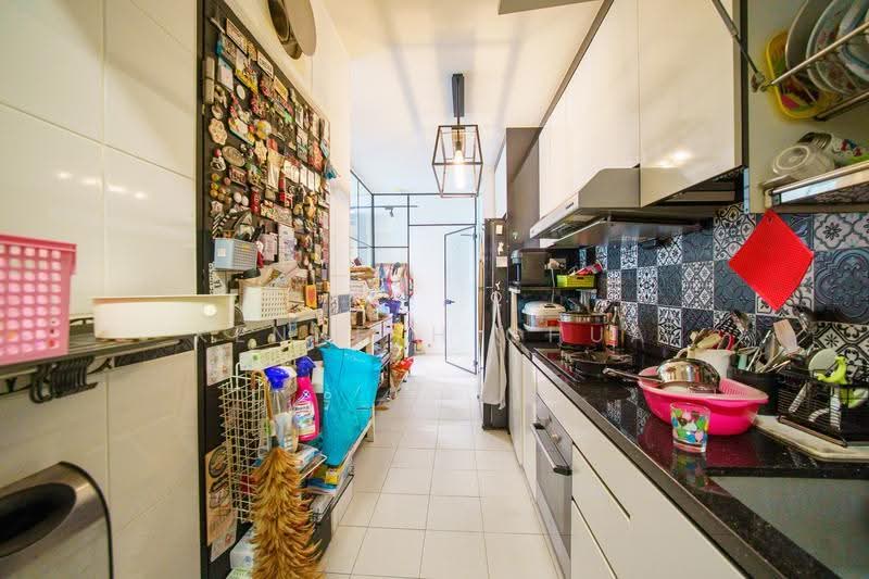 318B Yishun Greenwalk, 318B Yishun Avenue 9, Sembawang / Yishun, 3 Bedrooms, 1,205 sqft, HDB Flat For Sale, by Kenneth Chua, 500272192 - Kitchen - PropertyGuru.com.sg
