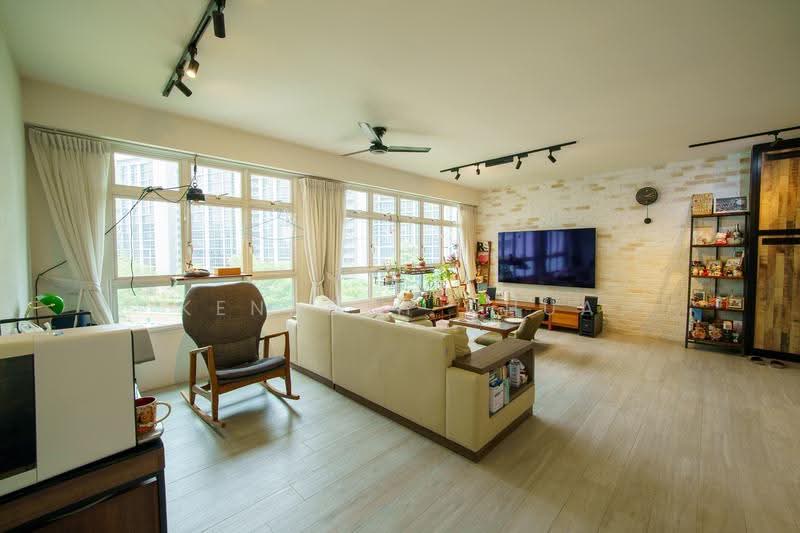 318B Yishun Greenwalk, 318B Yishun Avenue 9, Sembawang / Yishun, 3 Bedrooms, 1,205 sqft, HDB Flat For Sale, by Kenneth Chua, 500272192 - Living Room - PropertyGuru.com.sg