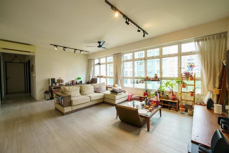 318B Yishun Greenwalk, 318B Yishun Avenue 9, Sembawang / Yishun, 3 Bedrooms, 1,205 sqft, HDB Flat For Sale, by Kenneth Chua, 500272192 - Living Room - PropertyGuru.com.sg