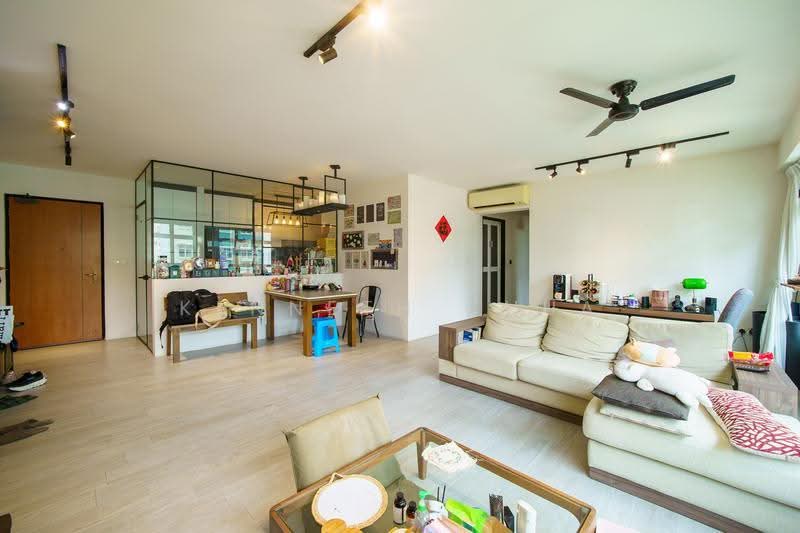 318B Yishun Greenwalk, 318B Yishun Avenue 9, Sembawang / Yishun, 3 Bedrooms, 1,205 sqft, HDB Flat For Sale, by Kenneth Chua, 500272192 - Living Room - PropertyGuru.com.sg