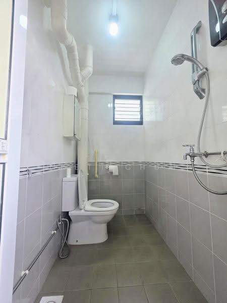 332 Serangoon Avenue 3, 332 Serangoon Avenue 3, Hougang / Punggol / Sengkang, 3 Bedrooms, 904 sqft, HDB Flat For Sale, by Brett Chua, 500272217 - Bathroom - PropertyGuru.com.sg
