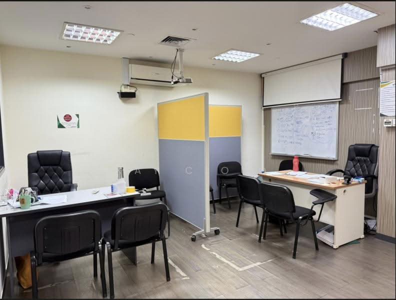 High Street Centre, 1 1, City Hall / Clarke Quay, 646 sqft, Mall Shop For Sale, by Kay Cloud, 500272224 - Interior - CommercialGuru.com.sg
