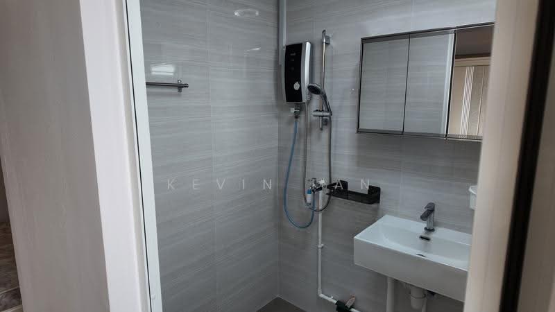 976 Jurong West Street 93, 976 Jurong West Street 93, Boon Lay / Jurong / Tuas, 3 Bedrooms, 1,130 sqft, HDB Flat For Rent, by Kevin Tan, 500272228 - Bathroom - PropertyGuru.com.sg