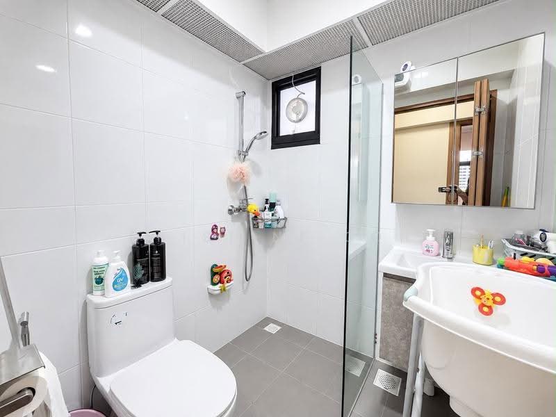 113A Alkaff Crescent, 113A Alkaff Crescent, Macpherson / Potong Pasir, 3 Bedrooms, 1,001 sqft, HDB Flat For Sale, by Qristine Goh, 500272234 - Bathroom - PropertyGuru.com.sg