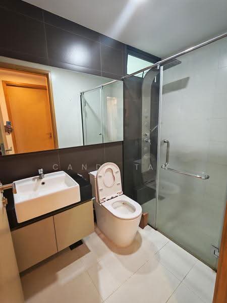 Esparina Residences, 123 Compassvale Bow, Hougang / Punggol / Sengkang, 3 Bedrooms, 1,001 sqft, Condominium For Rent, by Candy Tan, 500272249 - Bathroom - PropertyGuru.com.sg