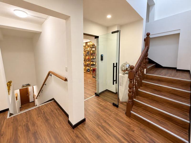 Mosque street, Mosque street, Boat Quay / Raffles Place / Marina, 1,315 sqft, Shop / Shophouse For Sale, by Jordan ., 500272270 - Stairway - CommercialGuru.com.sg
