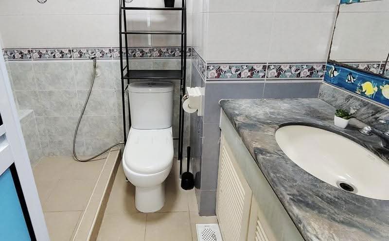 Emerald Park, 2 Indus Road, Alexandra / Commonwealth, Room Rental, 130 sqft, Condominium For Rent, by Jim Tan, 500272274 - Bathroom - PropertyGuru.com.sg