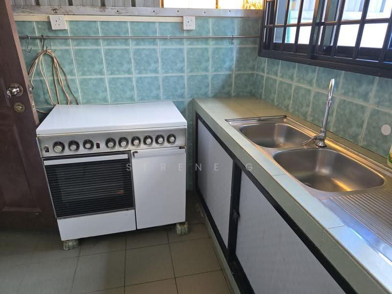Teacher's Housing Estate, 41 Munshi Abdullah Avenue, Mandai / Upper Thomson, 7 Bedrooms, 2,700 sqft, Terraced House For Sale, by Serene G, 500272282 - Kitchen - PropertyGuru.com.sg