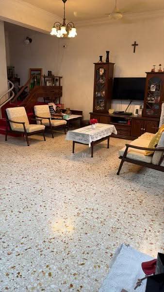 Teacher's Housing Estate, 41 Munshi Abdullah Avenue, Mandai / Upper Thomson, 7 Bedrooms, 2,700 sqft, Terraced House For Sale, by Serene G, 500272282 - Living Room - PropertyGuru.com.sg