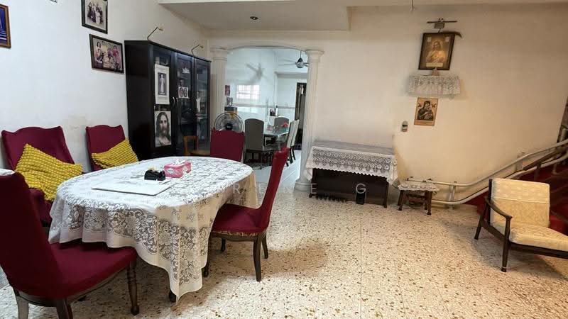 Teacher's Housing Estate, 41 Munshi Abdullah Avenue, Mandai / Upper Thomson, 7 Bedrooms, 2,700 sqft, Terraced House For Sale, by Serene G, 500272282 - Living Room - PropertyGuru.com.sg