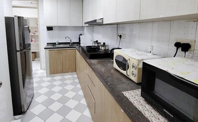 Emerald Park, 2 Indus Road, Alexandra / Commonwealth, Room Rental, 100 sqft, Condominium For Rent, by Jim Tan, 500272284 - Kitchen - PropertyGuru.com.sg