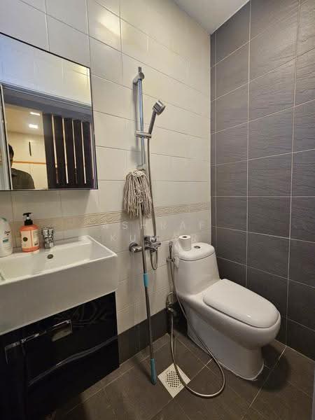 Hertford Mansion, 18 - 20B Hertford Road, Farrer Park / Serangoon Rd, 3 Bedrooms, 1,259 sqft, Apartment For Sale, by Ashraf Kumar, 500272317 - Bathroom - PropertyGuru.com.sg