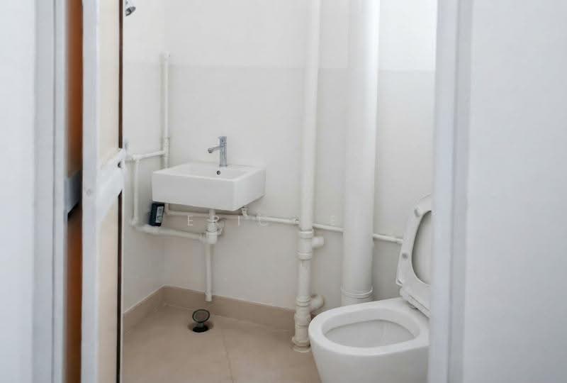 106 Hougang Avenue 1, Hougang / Punggol / Sengkang, 1,023 sqft, Office For Rent, by Eric Lee, 500272321 - Bathroom - CommercialGuru.com.sg