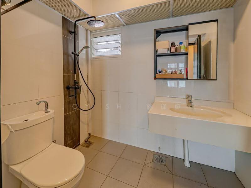 40A Margaret Drive, 40A Margaret Drive, Alexandra / Commonwealth, 2 Bedrooms, 678 sqft, HDB Flat For Sale, by Joy Shi 施谨婉, 500272329 - Bathroom - PropertyGuru.com.sg