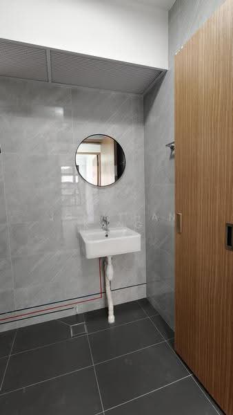 448B Punggol Way, 448B Punggol Way, Hougang / Punggol / Sengkang, 2 Bedrooms, 1,194 sqft, HDB Flat For Rent, by Jonathan Kang, 500272344 - Bathroom - PropertyGuru.com.sg
