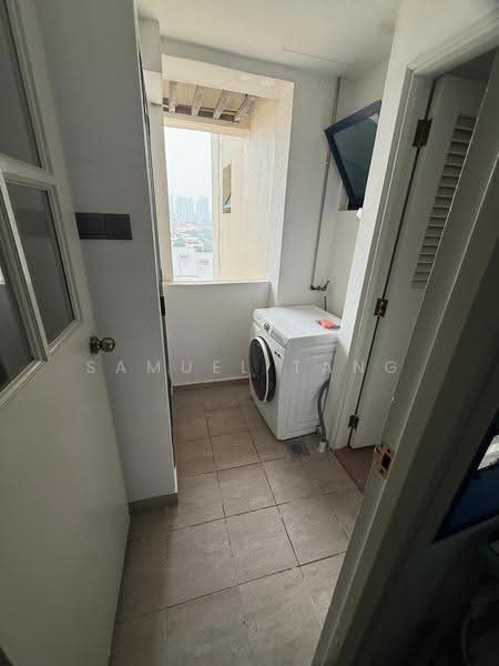 Nineteen Shelford, 19 Shelford Road, Newton / Novena, 2 Bedrooms, 850 sqft, Condominium For Rent, by Samuel Tang, 500272359 - Balcony - PropertyGuru.com.sg