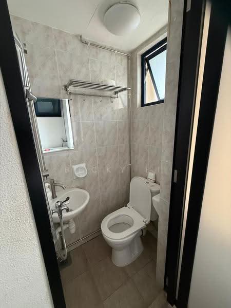 Nineteen Shelford, 19 Shelford Road, Newton / Novena, 2 Bedrooms, 850 sqft, Condominium For Rent, by Becky Li, 500272373 - Bathroom - PropertyGuru.com.sg