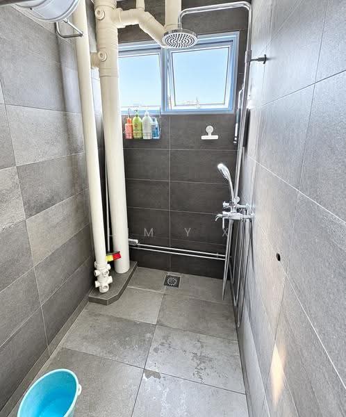 806 King George's Avenue, 806 King George's Avenue, Farrer Park / Serangoon Rd, 2 Bedrooms, 635 sqft, HDB Flat For Sale, by Lim Y X, 500272429 - Bathroom - PropertyGuru.com.sg