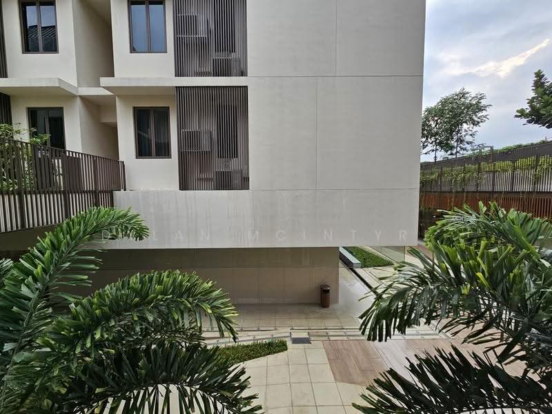 Parksuites, 18 Holland Grove Road, Tanglin / Holland / Bukit Timah, 2 Bedrooms, 786 sqft, Condominium For Sale, by Dylan McIntyre, 500272435 - Exterior - PropertyGuru.com.sg