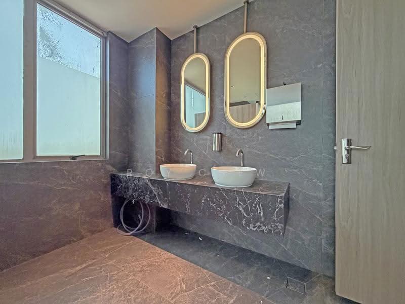 Jalan Kilang Barat, Alexandra / Commonwealth, 9,500 sqft, Light Industrial (B1) For Rent, by Roy Chew, 500272438 - Bathroom - CommercialGuru.com.sg