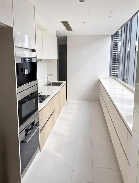 Helios Residences, 15 Cairnhill Circle, Orchard / River Valley, 3 Bedrooms, 1,701 sqft, Condominium For Rent, by Vincent Tay, 500272445 - Kitchen - PropertyGuru.com.sg