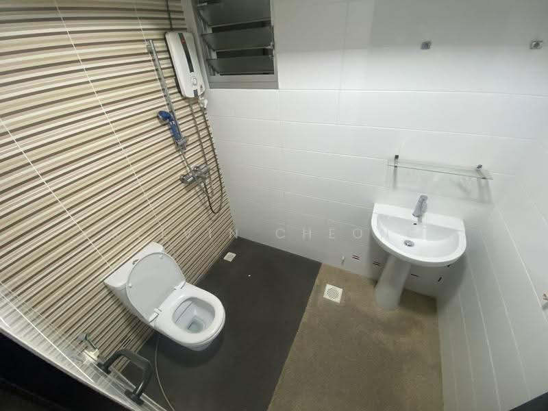 438A Bukit Batok West Avenue 8, 438A Bukit Batok West Avenue 8, Dairy Farm / Bukit Panjang / Choa Chu Kang, 1 Bedroom, 505 sqft, HDB Flat For Sale, by Kelvin Cheong, 500272462 - Bathroom - PropertyGuru.com.sg