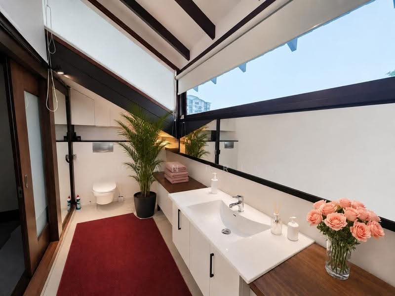 Emerald Hill Trendy 2+ Study+ Roof Terrace, Emerald Hill Road, Orchard / River Valley, 4 Bedrooms, 2,600 sqft, Conservation House For Rent, by Susan Prior, 500272469 - Bathroom - PropertyGuru.com.sg