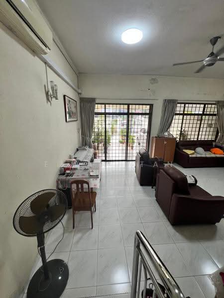 President Gardens, Lentor Green, Mandai / Upper Thomson, 5 Bedrooms, 2,247 sqft, Terraced House For Sale, by Edward Tan, 500272472 - Living Room - PropertyGuru.com.sg