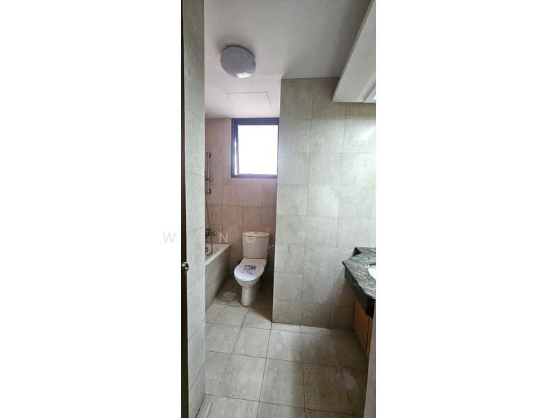 Carissa Park Condo, 2 Flora Drive, Changi Airport / Changi Village, 2 Bedrooms, 947 sqft, Condominium For Rent, by Wang Jing, 500272484 - Master Bathroom - PropertyGuru.com.sg