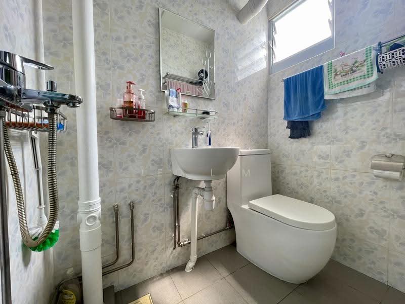 123 Hougang Avenue 1, 123 Hougang Avenue 1, Hougang / Punggol / Sengkang, 3 Bedrooms, 979 sqft, HDB Flat For Sale, by Leo Lim, 500272500 - Bathroom - PropertyGuru.com.sg