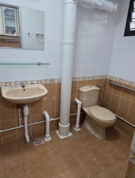 605 Clementi West Street 1, 605 Clementi West Street 1, Buona Vista / West Coast / Clementi New Town, 3 Bedrooms, 1,238 sqft, HDB Flat For Rent, by Jack Lau, 500272548 - Bathroom - PropertyGuru.com.sg