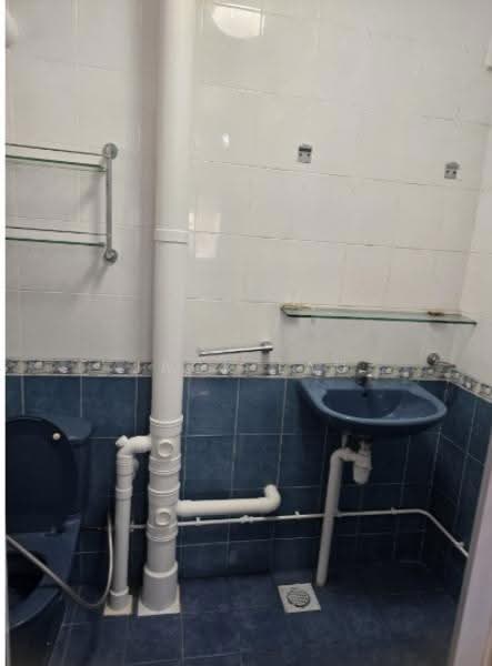 605 Clementi West Street 1, 605 Clementi West Street 1, Buona Vista / West Coast / Clementi New Town, 3 Bedrooms, 1,238 sqft, HDB Flat For Rent, by Jack Lau, 500272548 - Bathroom - PropertyGuru.com.sg