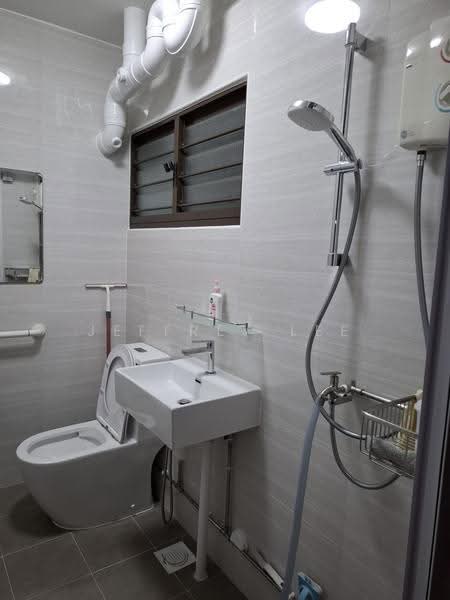 466 Hougang Avenue 8, 466 Hougang Avenue 8, Hougang / Punggol / Sengkang, Room Rental, 150 sqft, HDB Flat For Rent, by Jeffrey Lee, 500272558 - Bathroom - PropertyGuru.com.sg