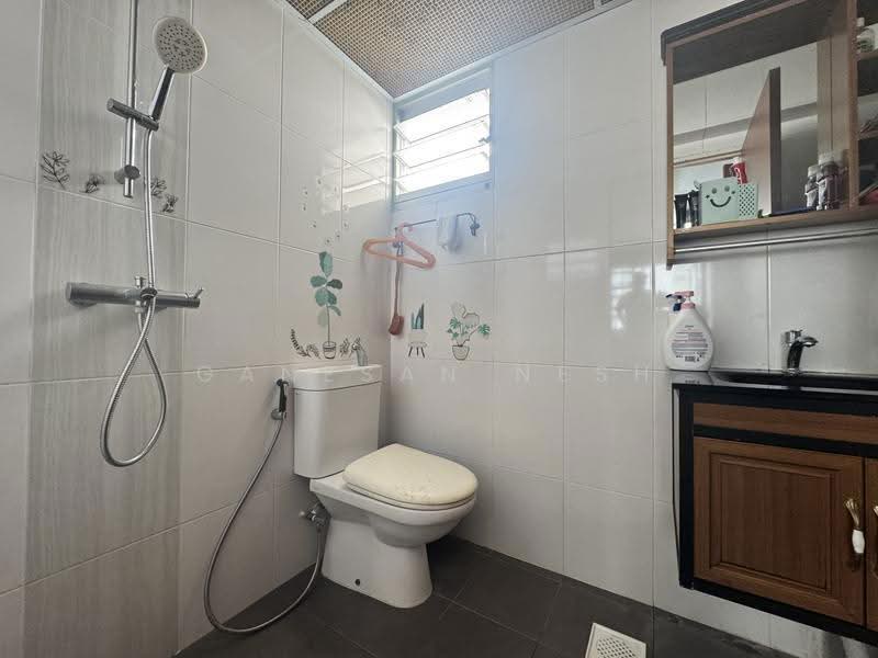 185C Woodlands Street 13, 185C Woodlands Street 13, Admiralty / Woodlands, 2 Bedrooms, 731 sqft, HDB Flat For Sale, by Ganesan Nesh, 500272559 - Bathroom - PropertyGuru.com.sg