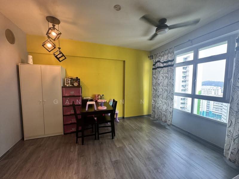 185C Woodlands Street 13, 185C Woodlands Street 13, Admiralty / Woodlands, 2 Bedrooms, 731 sqft, HDB Flat For Sale, by Ganesan Nesh, 500272559 - Living Room - PropertyGuru.com.sg