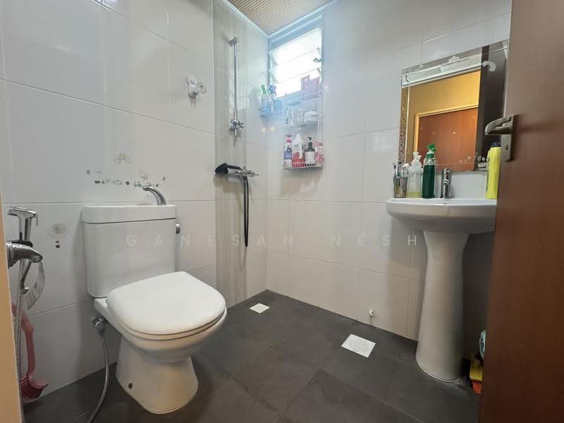 185C Woodlands Street 13, 185C Woodlands Street 13, Admiralty / Woodlands, 2 Bedrooms, 731 sqft, HDB Flat For Sale, by Ganesan Nesh, 500272559 - Bathroom - PropertyGuru.com.sg