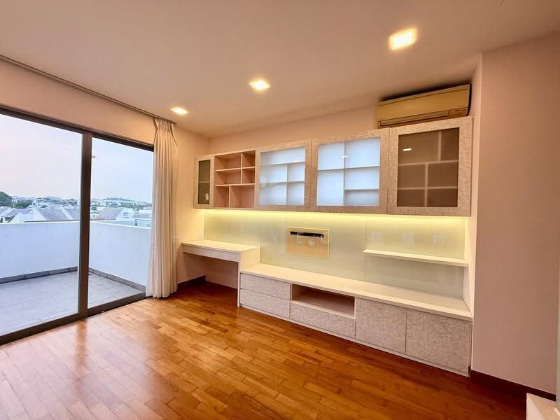 Estrivillas, Jalan Lim Tai See, Tanglin / Holland / Bukit Timah, 5 Bedrooms, 6,211 sqft, Cluster House For Rent, by Anthea Yeo 杨丽娇, 500272582 - Balcony - PropertyGuru.com.sg