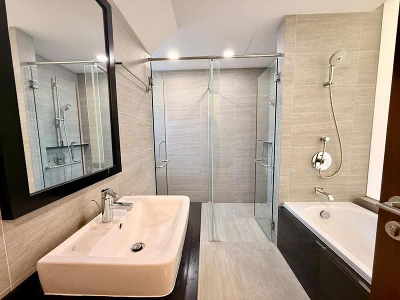 Estrivillas, Jalan Lim Tai See, Tanglin / Holland / Bukit Timah, 5 Bedrooms, 6,211 sqft, Cluster House For Rent, by Anthea Yeo 杨丽娇, 500272582 - Bathroom - PropertyGuru.com.sg