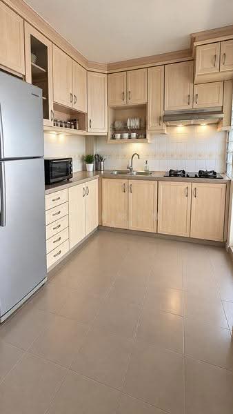 725 Pasir Ris Street 72, 725 Pasir Ris Street 72, Pasir Ris / Tampines, 2 Bedrooms, 1,000 sqft, HDB Flat For Rent, by Carmen Yap, 500272583 - Kitchen - PropertyGuru.com.sg